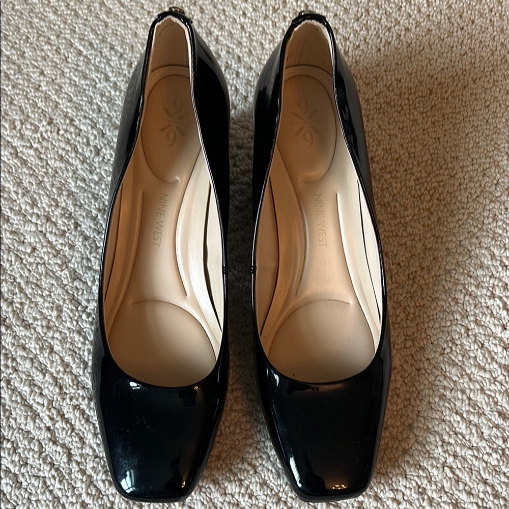 Nine West Black Heeled Shoes with Minimalist Design